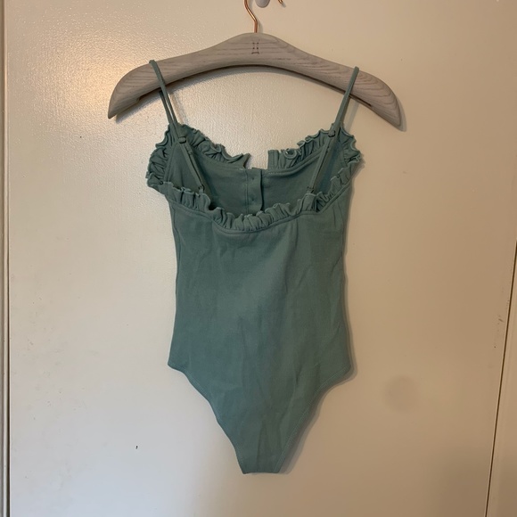 Goodnight Macaroon Kacie ruffle ribbed body suit - Picture 3 of 4